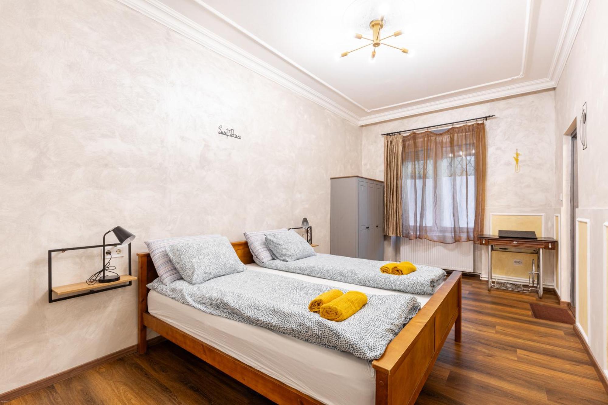 Mari&Emi Flat In Corvin Apartment Budapest Bagian luar foto
