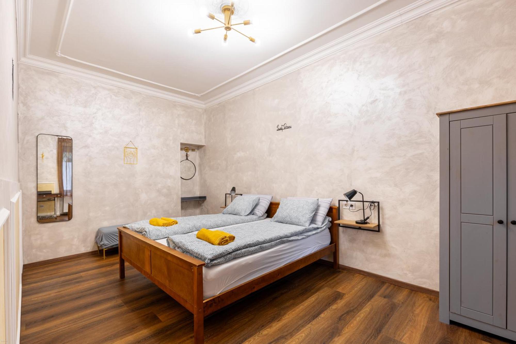 Mari&Emi Flat In Corvin Apartment Budapest Bagian luar foto