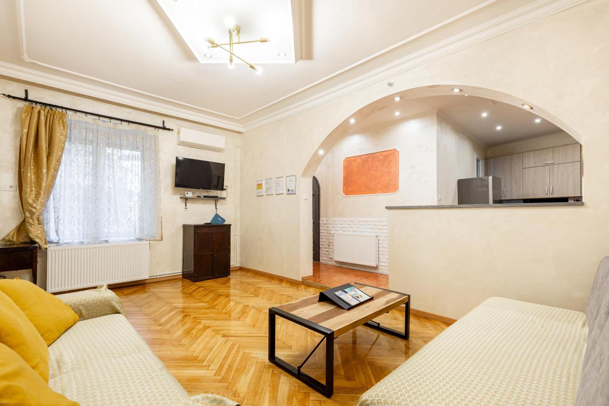 Mari&Emi Flat In Corvin Apartment Budapest Bagian luar foto