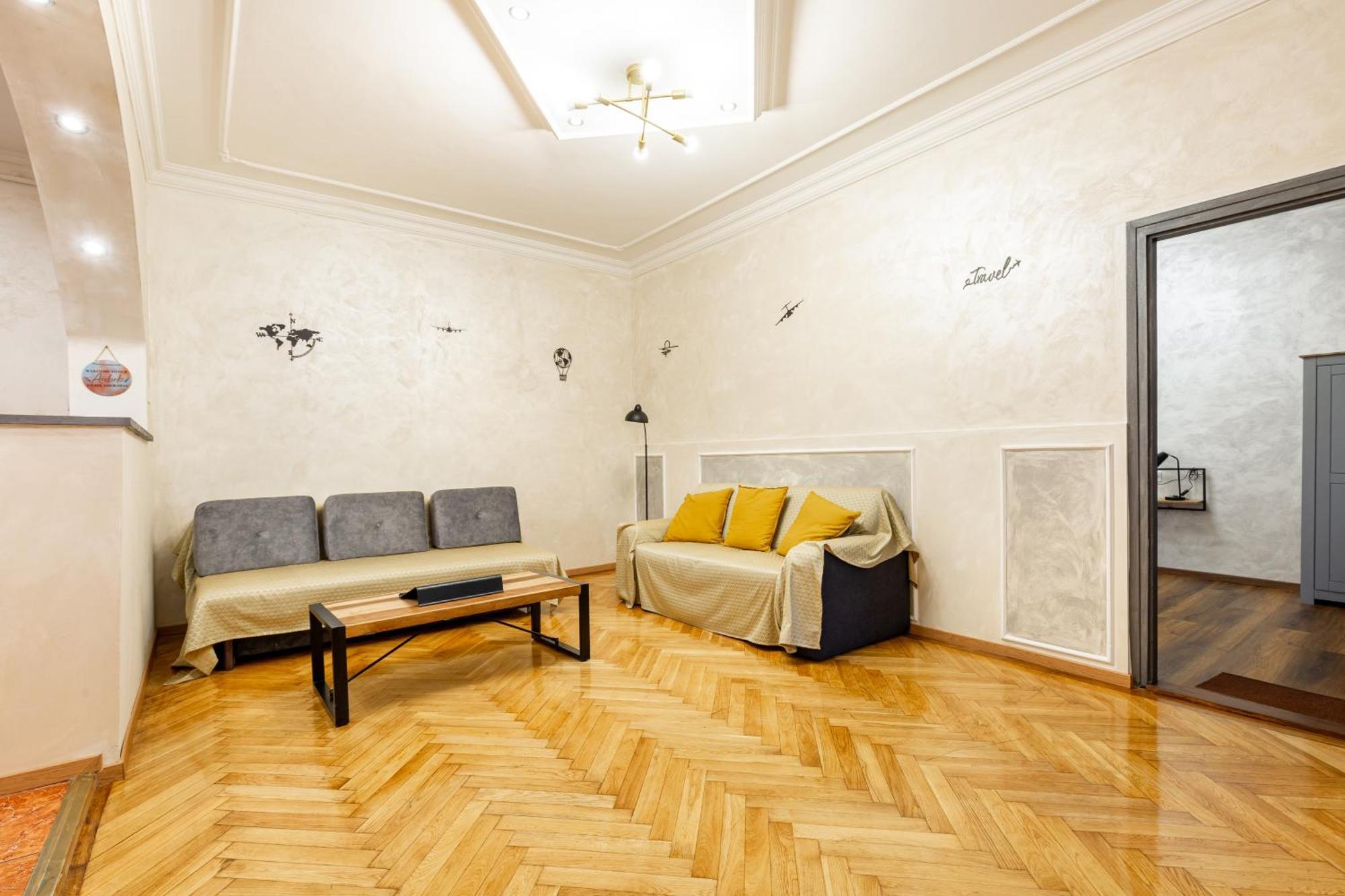 Mari&Emi Flat In Corvin Apartment Budapest Bagian luar foto