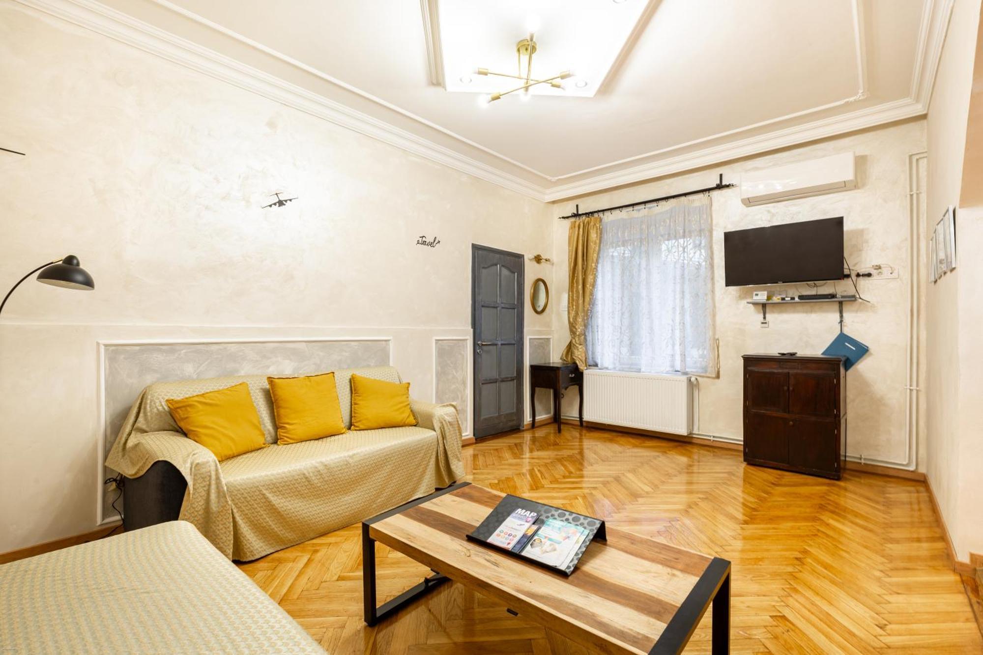 Mari&Emi Flat In Corvin Apartment Budapest Bagian luar foto