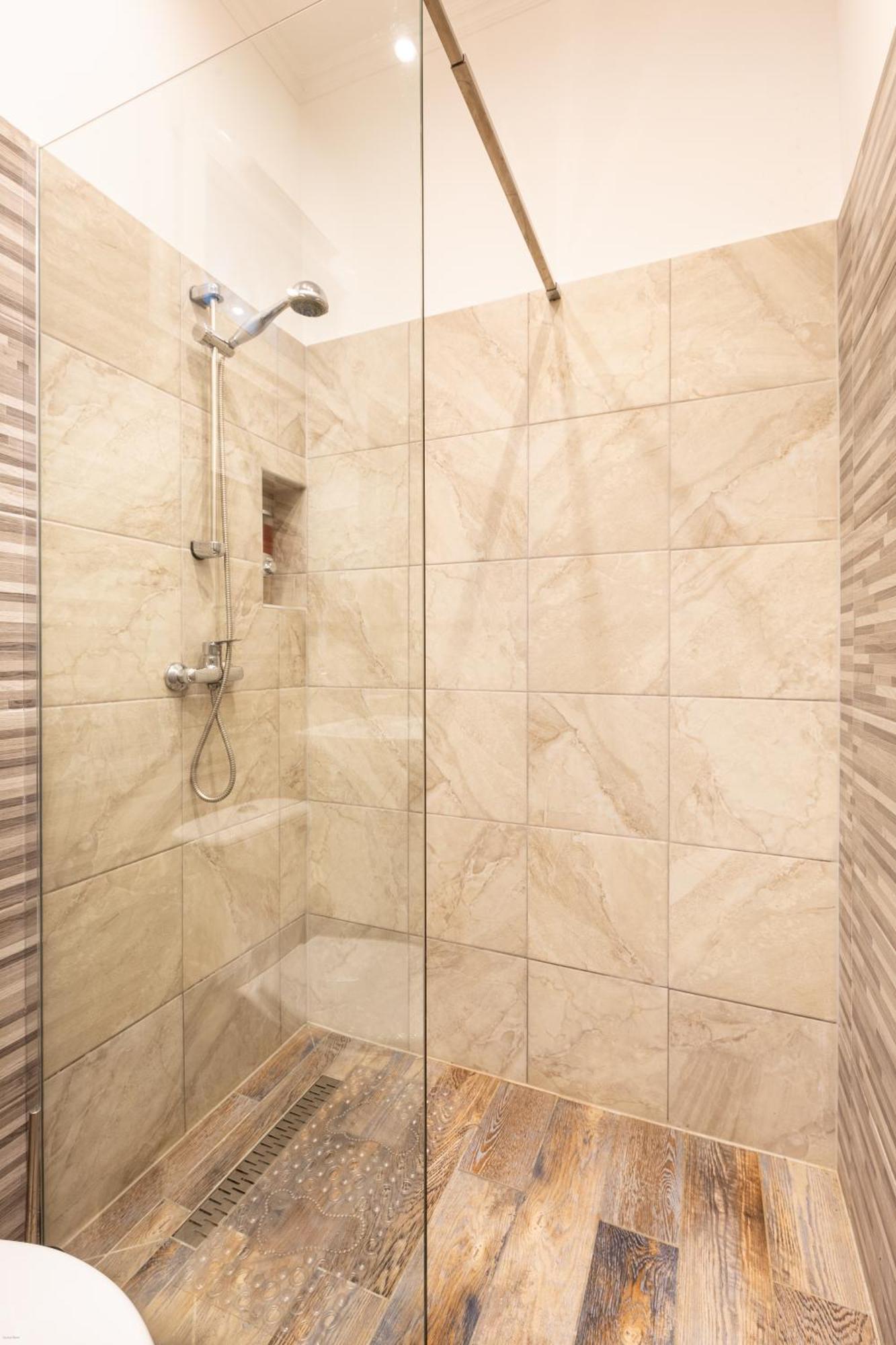 Mari&Emi Flat In Corvin Apartment Budapest Bagian luar foto