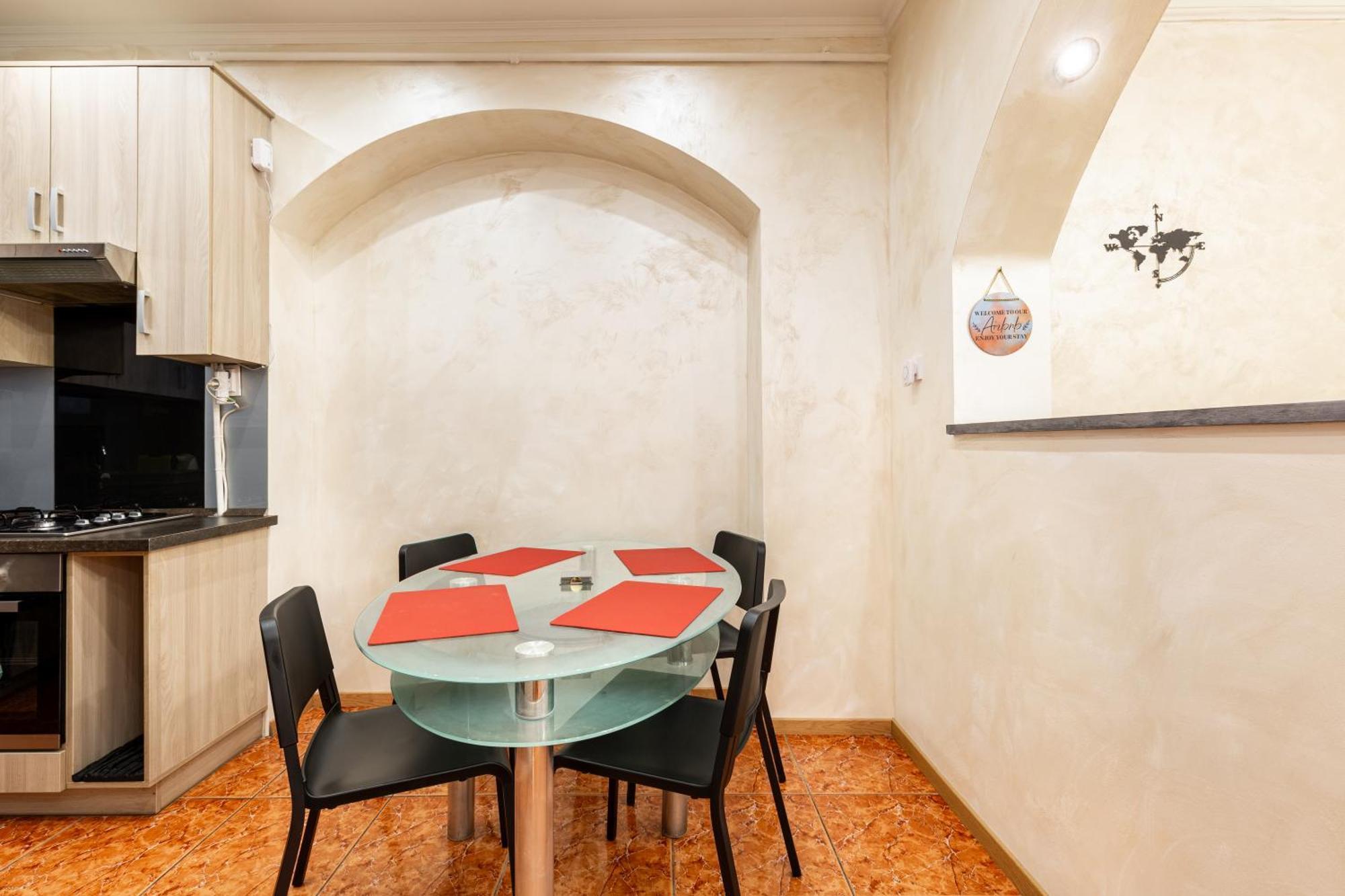 Mari&Emi Flat In Corvin Apartment Budapest Bagian luar foto