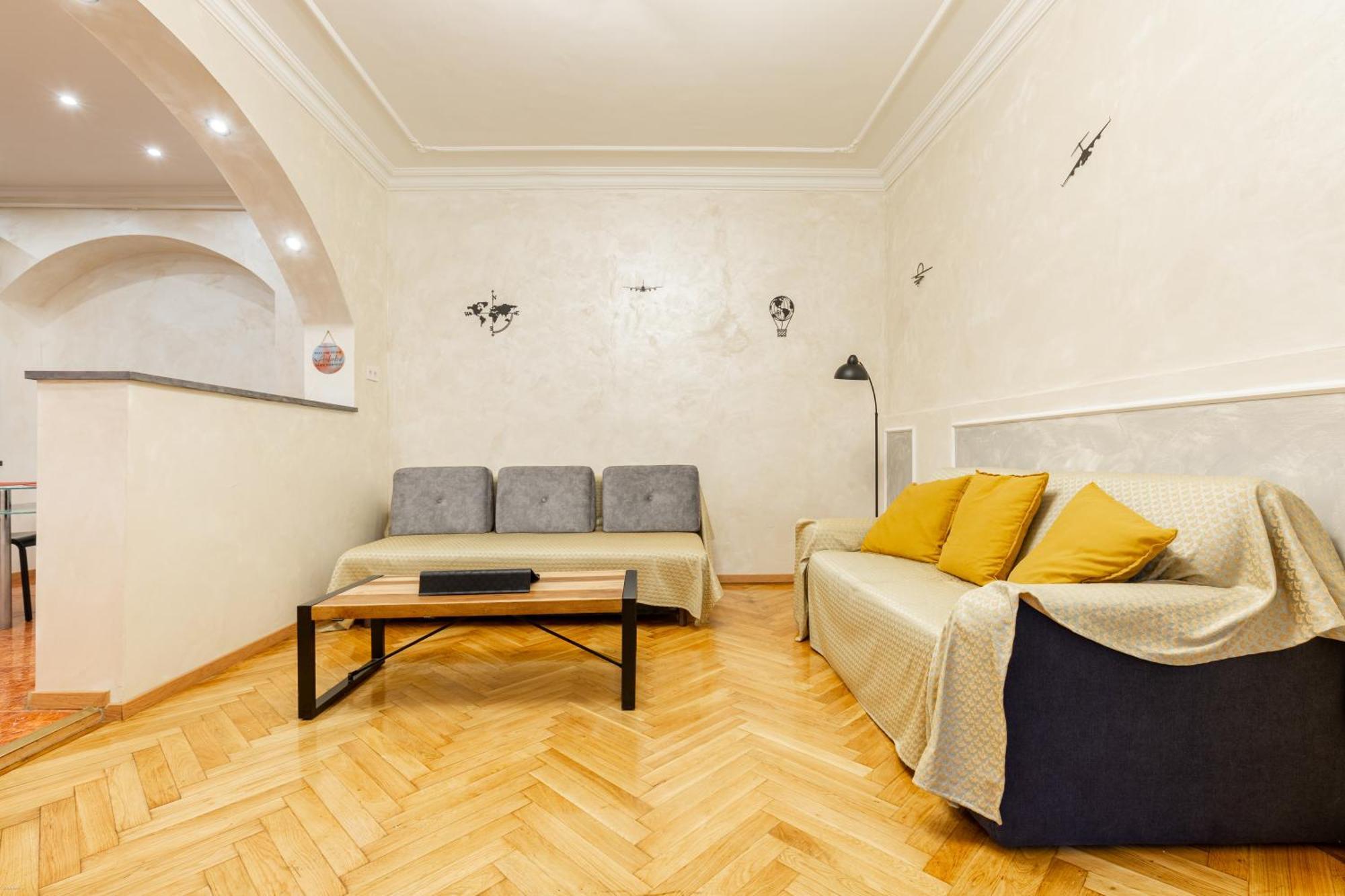 Mari&Emi Flat In Corvin Apartment Budapest Bagian luar foto